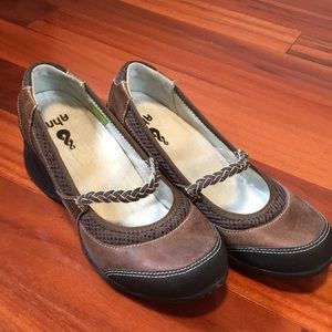 Ahnu Olivia wedge shoes Sz 6.5 Great Condition